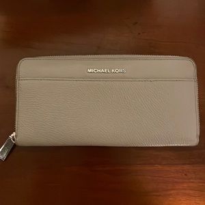 Michael Kors Pebbled Leathee Acordian Wallet